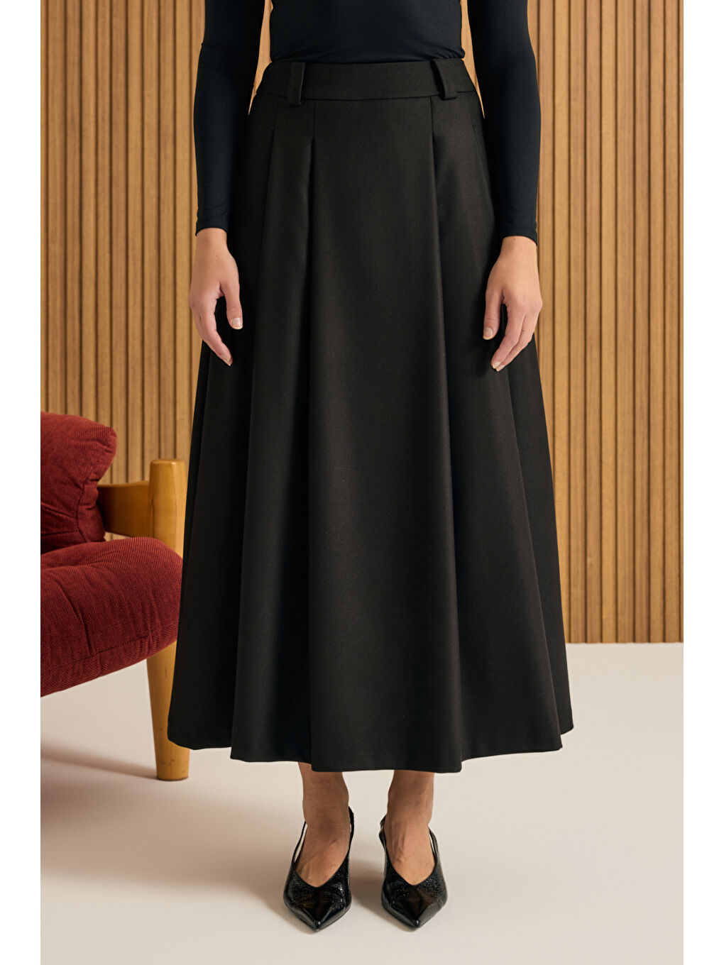 Siyah Pileli Kloş Dokuma Etek-3