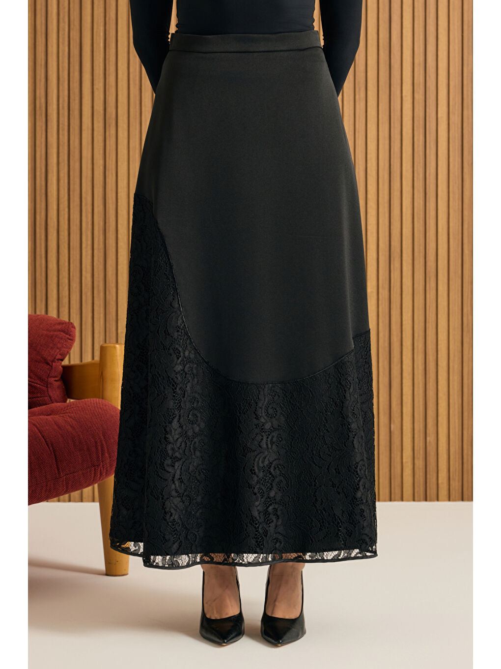 Siyah Dantel Garnili Etek-2