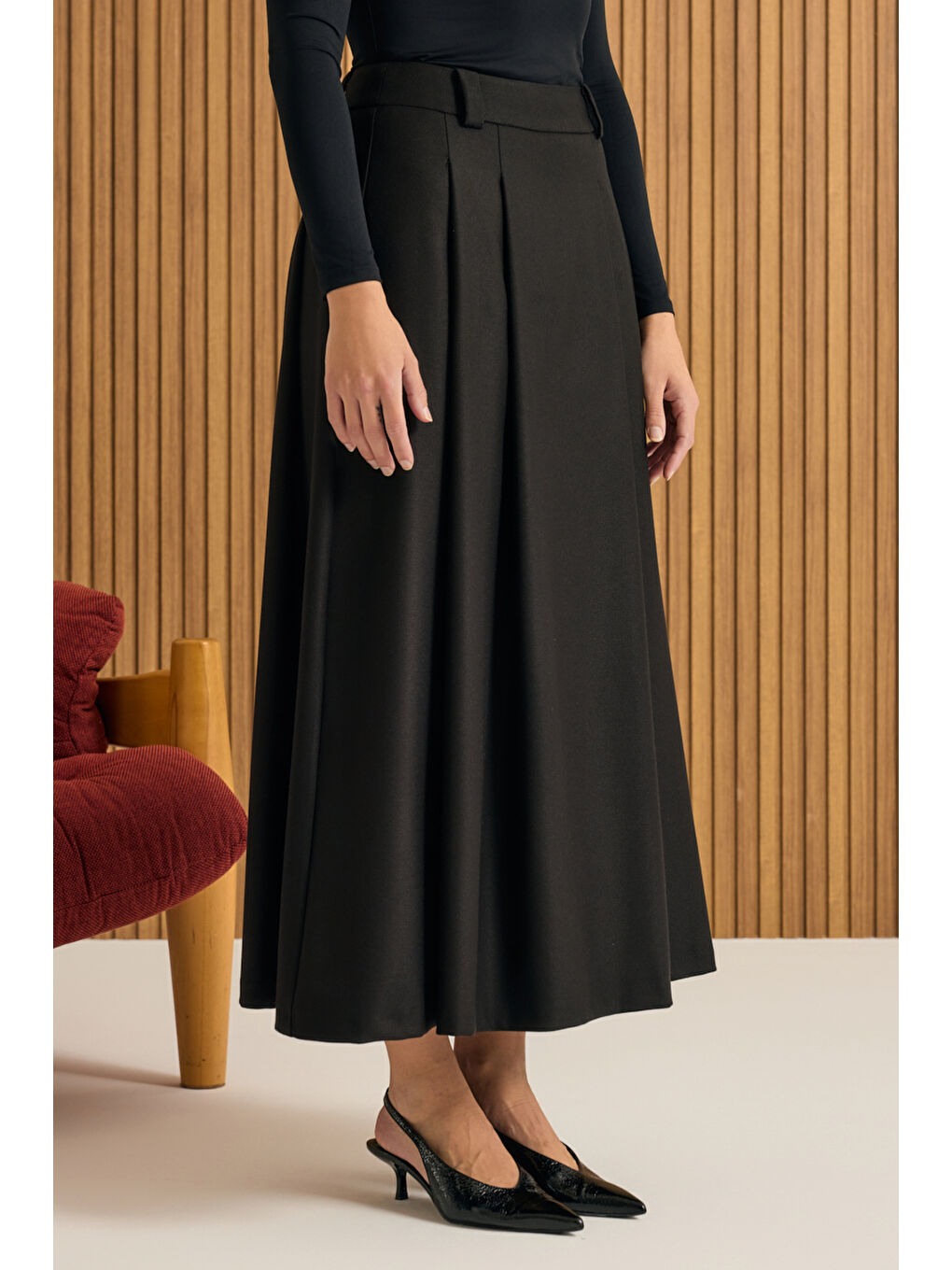 Siyah Pileli Kloş Dokuma Etek-4