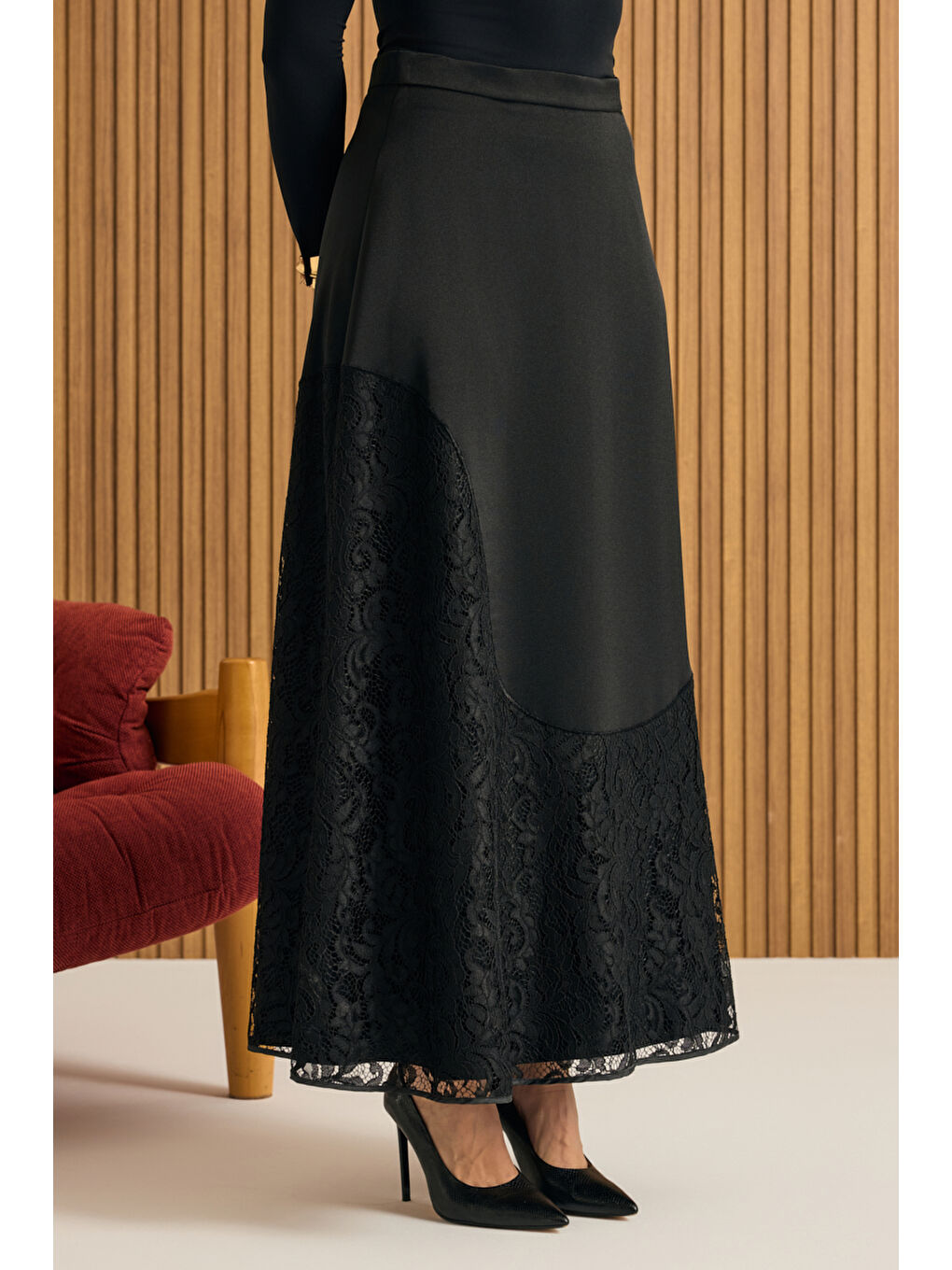 Siyah Dantel Garnili Etek-3