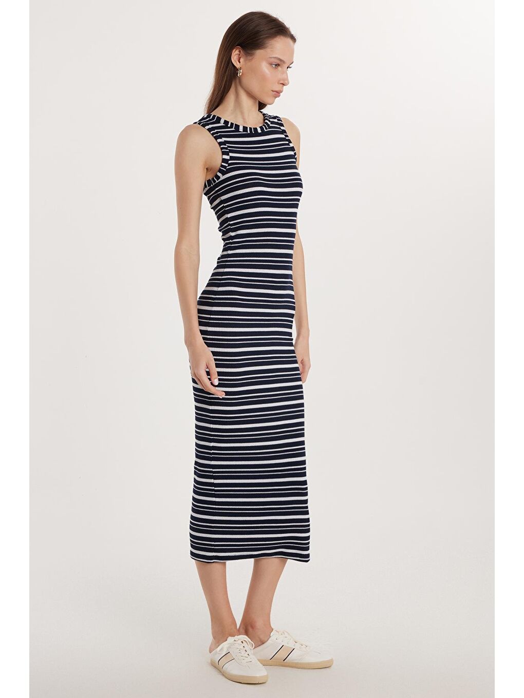 Karışık Kadın Slim Fit Dar Kesim Sıfır Kol Halter Yaka Çizgili Elbise-3