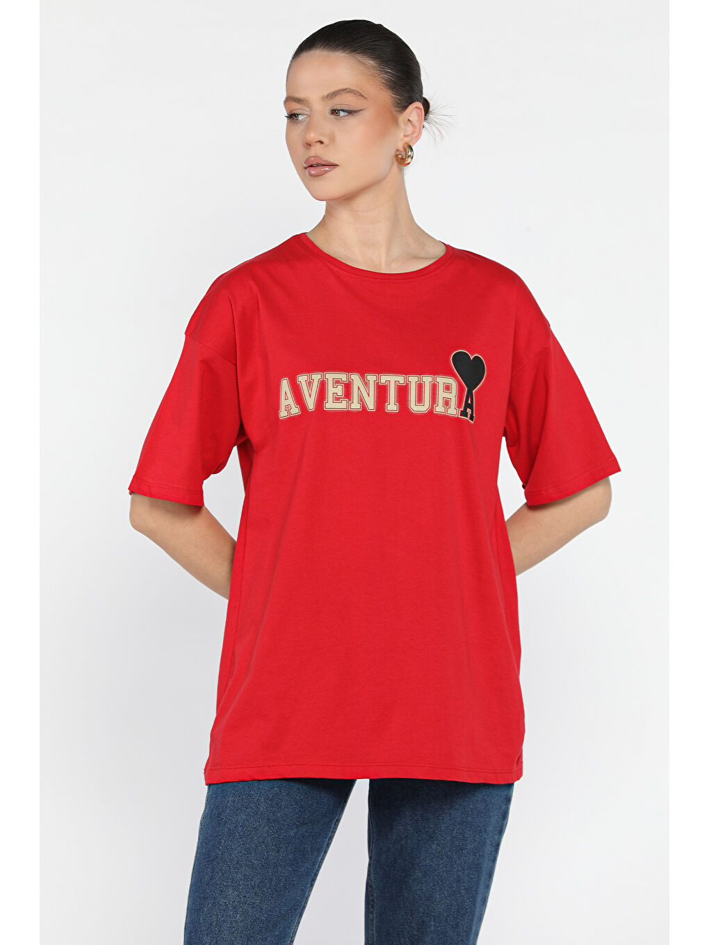 Kırmızı Ön Yazı Baskılı Bisiklet Yaka Kadın Tişört-1