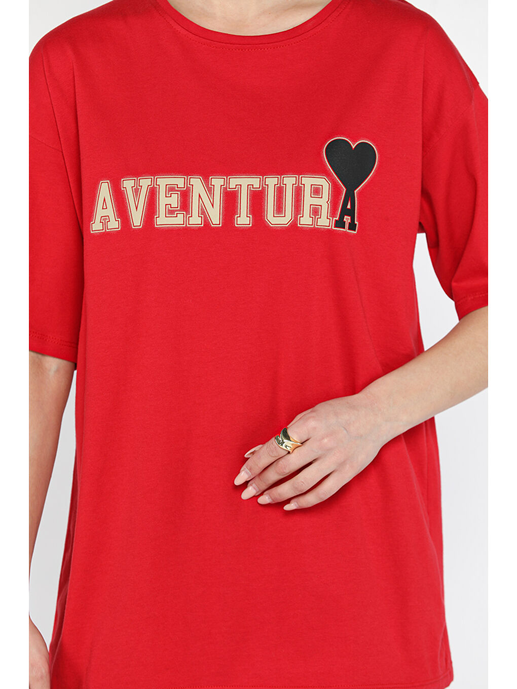 Kırmızı Ön Yazı Baskılı Bisiklet Yaka Kadın Tişört-3