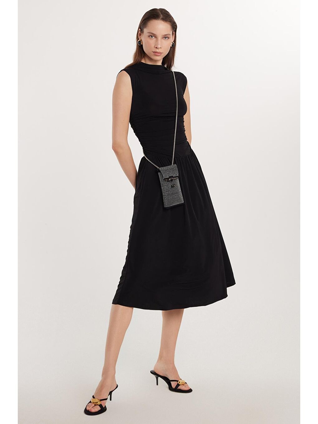 Kadın Slim Fit Dar Kesim Siyah Kolsuz Bisiklet Yaka Midi Boy Elbise-3