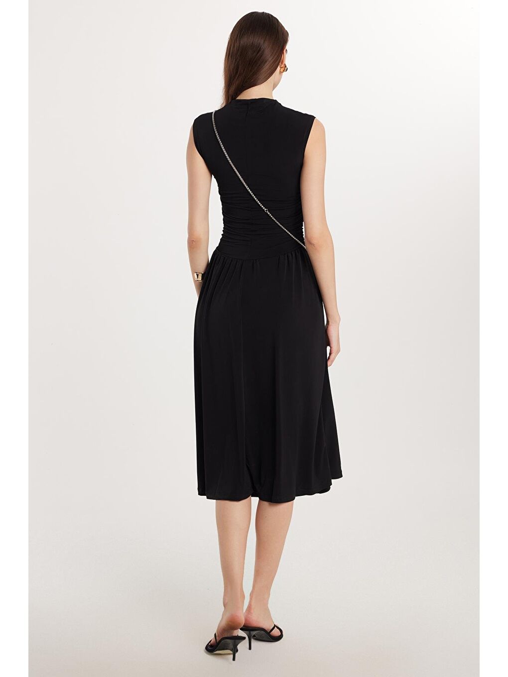 Kadın Slim Fit Dar Kesim Siyah Kolsuz Bisiklet Yaka Midi Boy Elbise-4