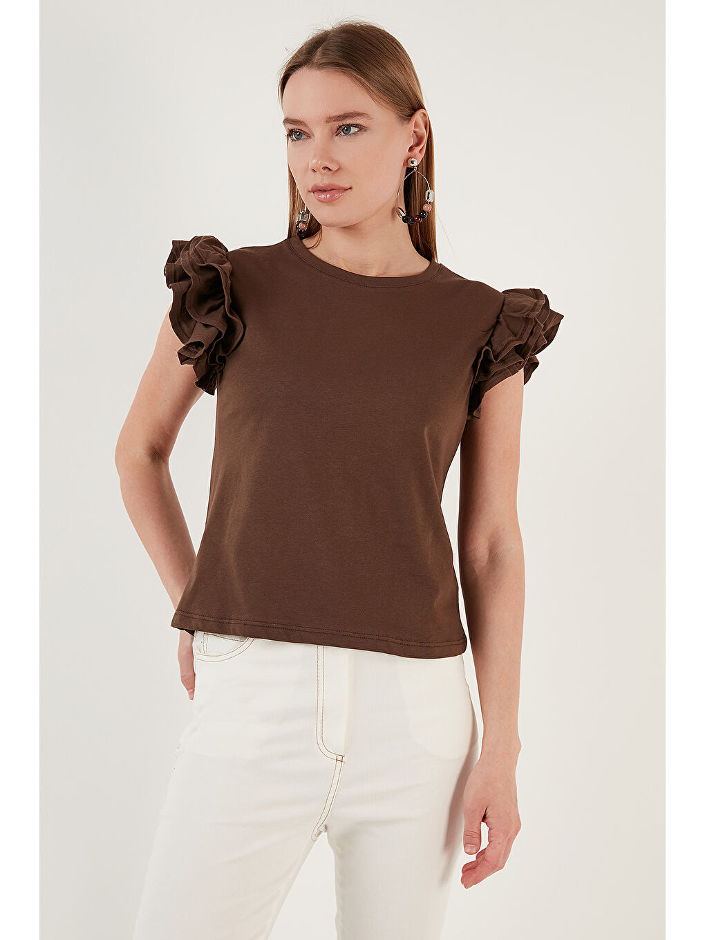 Kahverengi Pamuklu Kolları Fırfırlı Slim Fit Bisiklet Yaka Kadın T Shirt 5864500-3