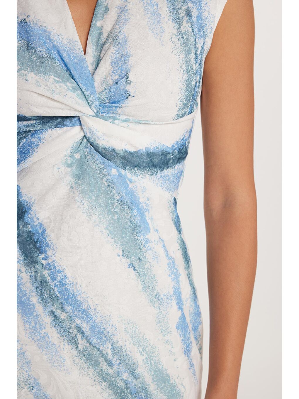 Karışık Kadın Slim Fit Dar Kesim Kolsuz V Yaka Midi Boy Elbise-2