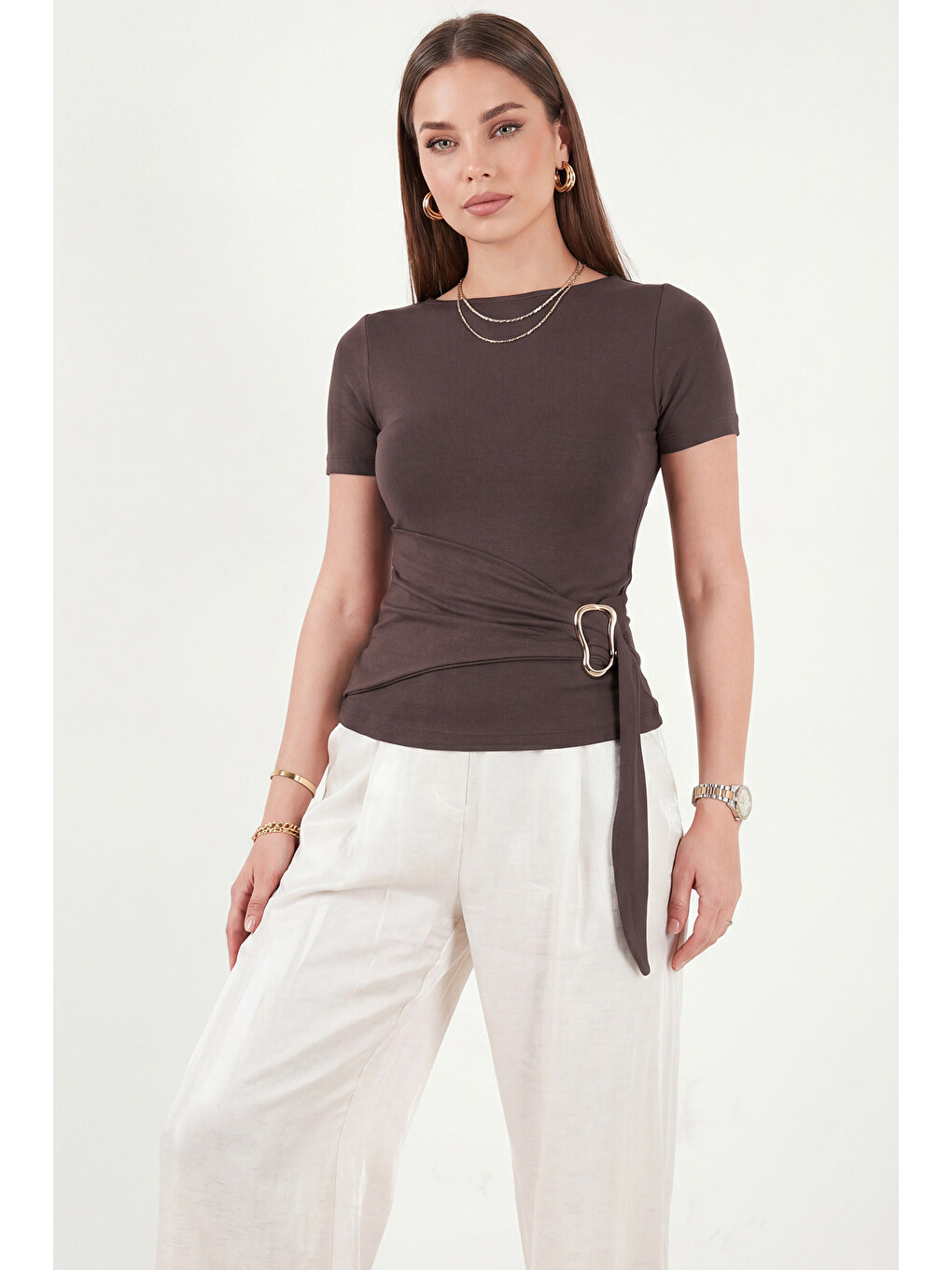 Kahverengi Toka Detaylı Fitted Fit Kayık Yaka Bluz 5862707-2