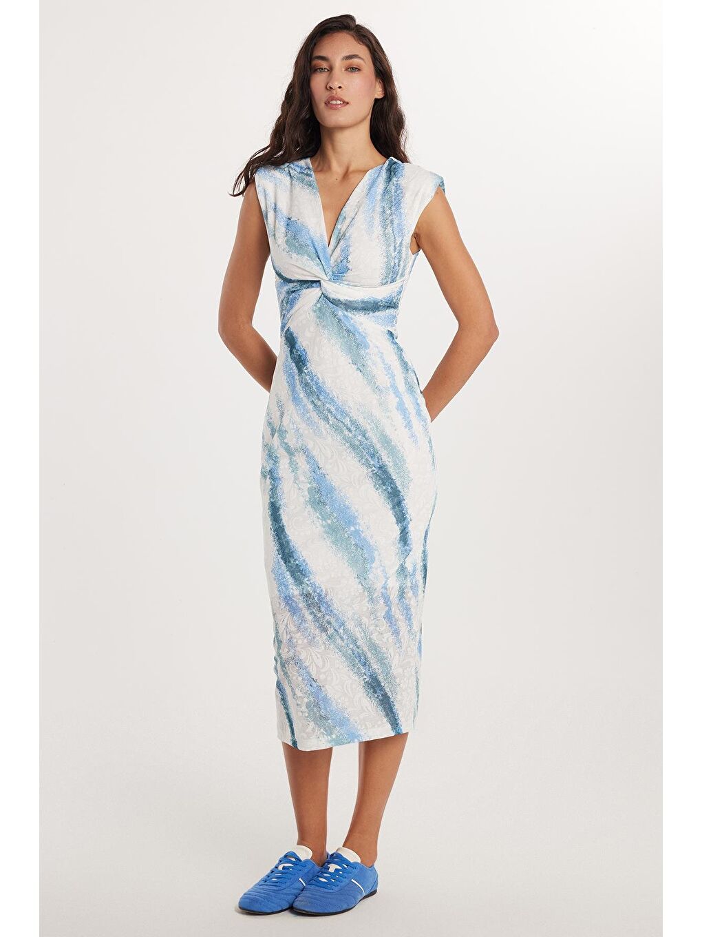 Karışık Kadın Slim Fit Dar Kesim Kolsuz V Yaka Midi Boy Elbise-3