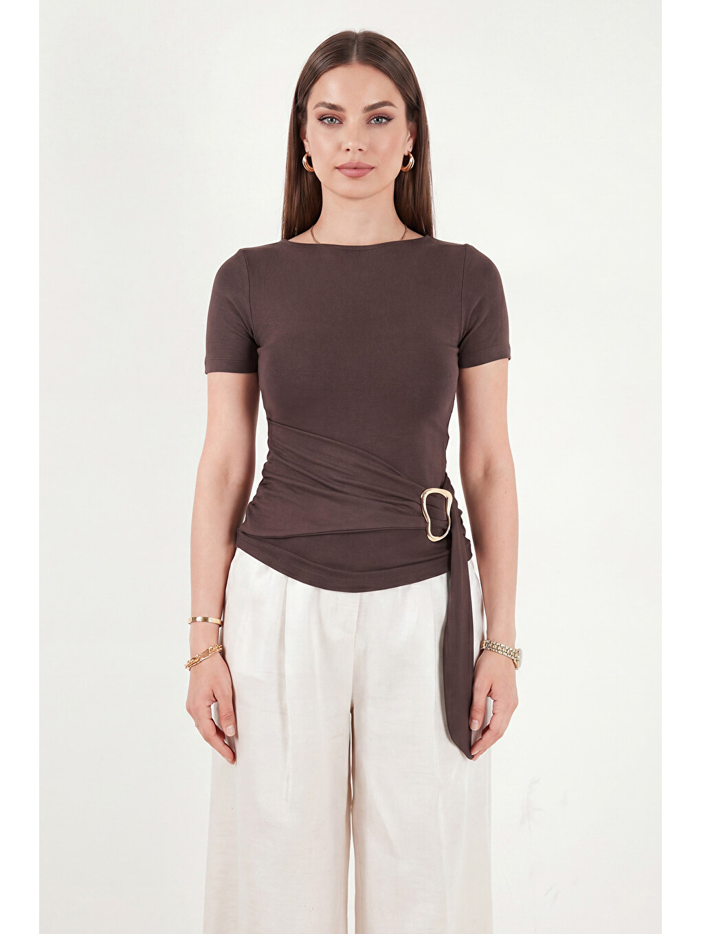 Kahverengi Toka Detaylı Fitted Fit Kayık Yaka Bluz 5862707-3