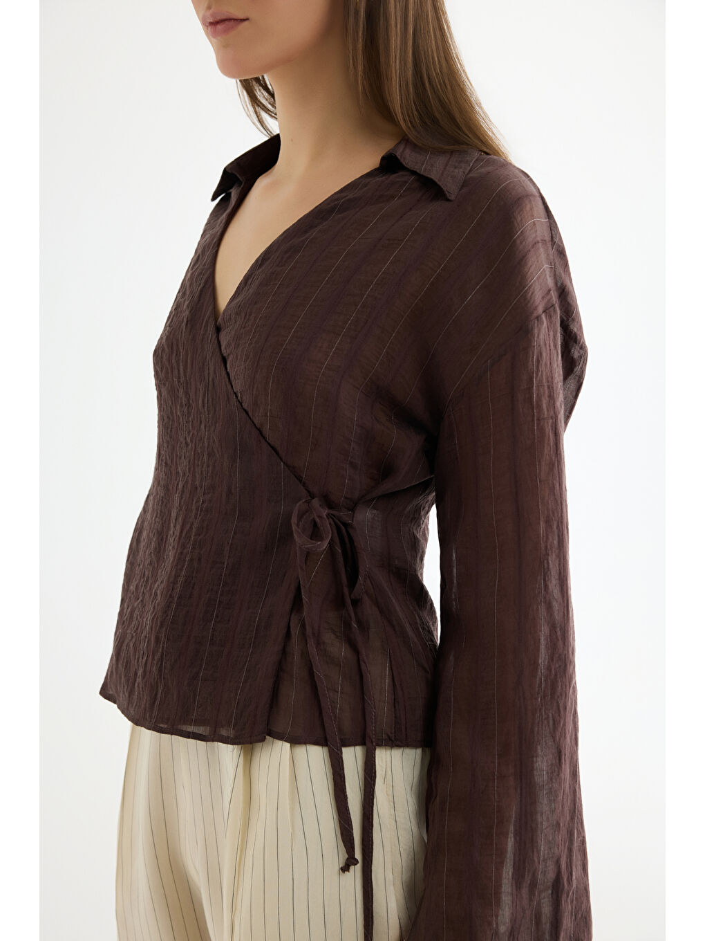 Anvelop Yaka Bağcıklı Tül Bluz Kahverengi-2