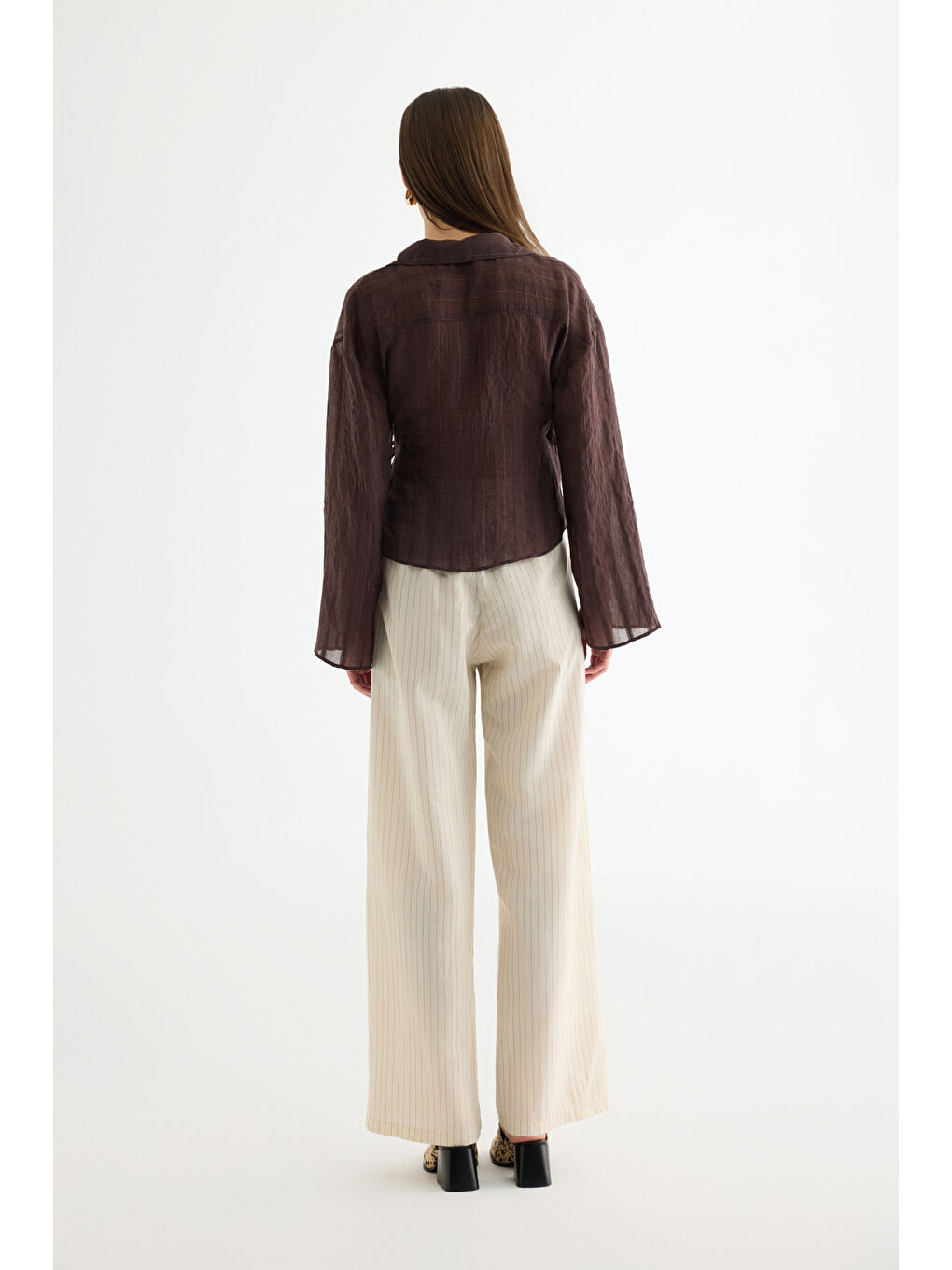 Anvelop Yaka Bağcıklı Tül Bluz Kahverengi-4