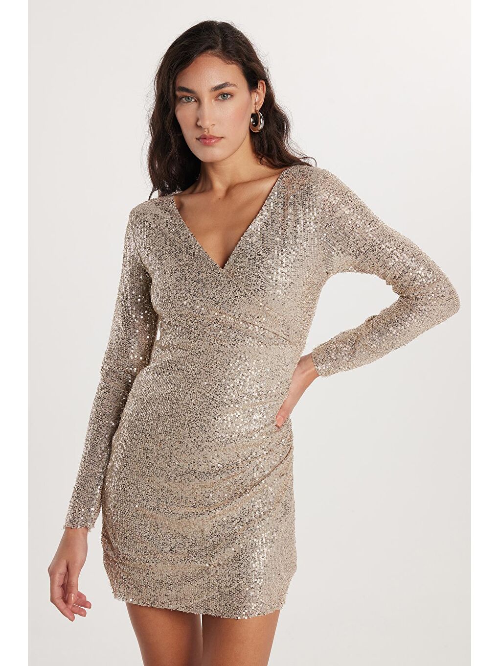 Bej Kadın Slim Fit Dar Kesim Uzun Kol Taş Renk V Yaka Mini Boy Elbise