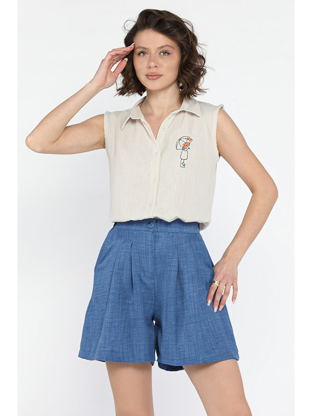 İndigo Kadın Bel Büzgülü Pileli Bol Kesim Yüksek Bel Şort-1