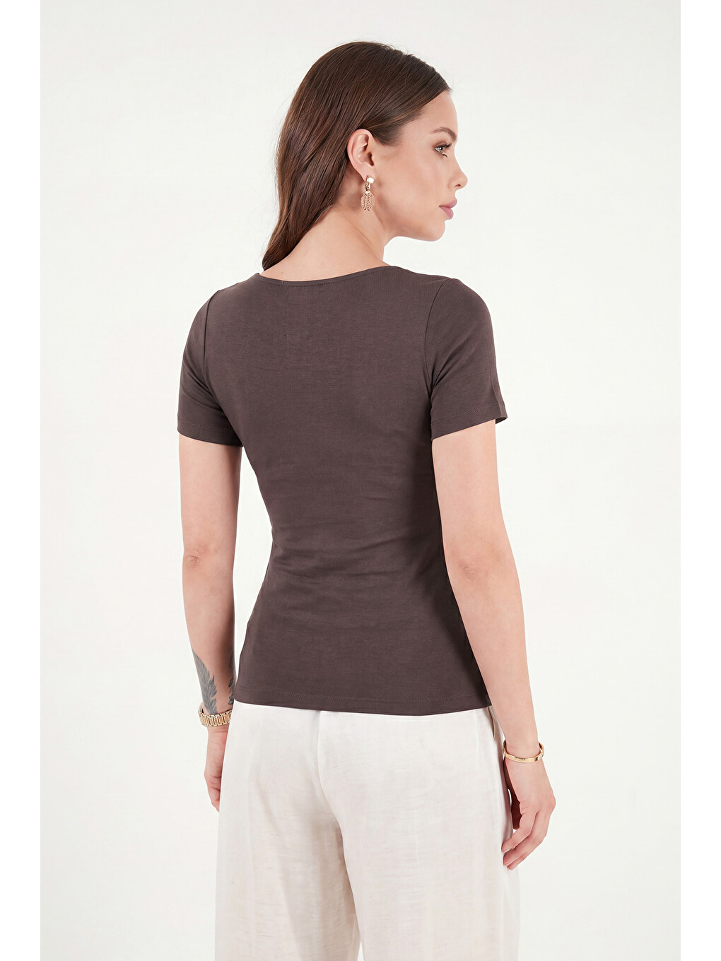 Kahverengi Toka Detaylı Fitted Fit Kayık Yaka Bluz 5862707-6