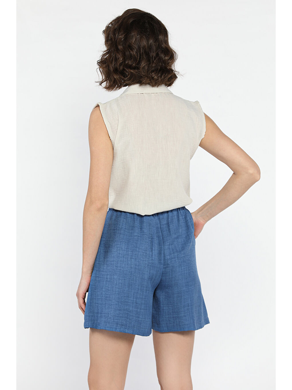 İndigo Kadın Bel Büzgülü Pileli Bol Kesim Yüksek Bel Şort-2