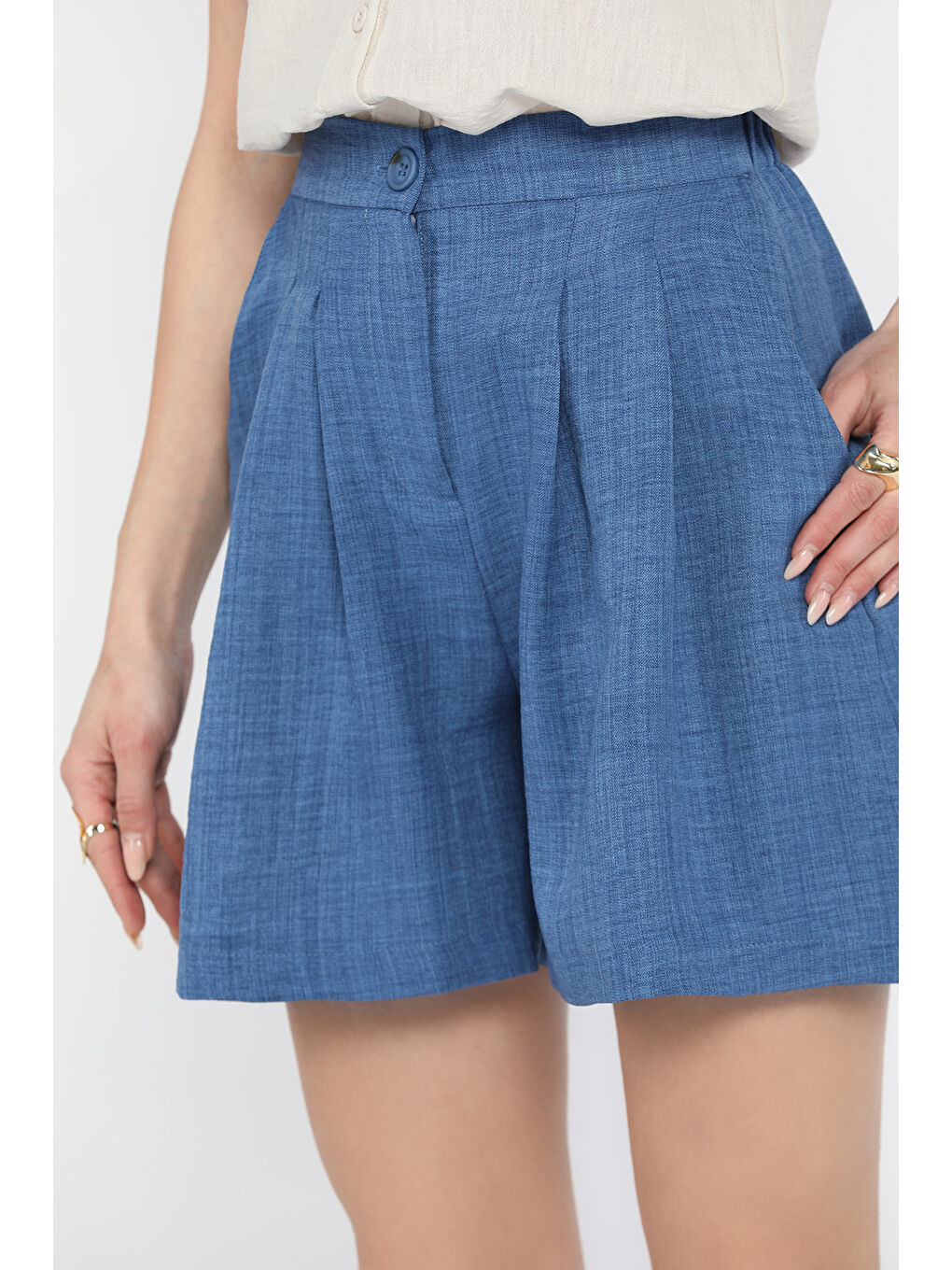 İndigo Kadın Bel Büzgülü Pileli Bol Kesim Yüksek Bel Şort-3