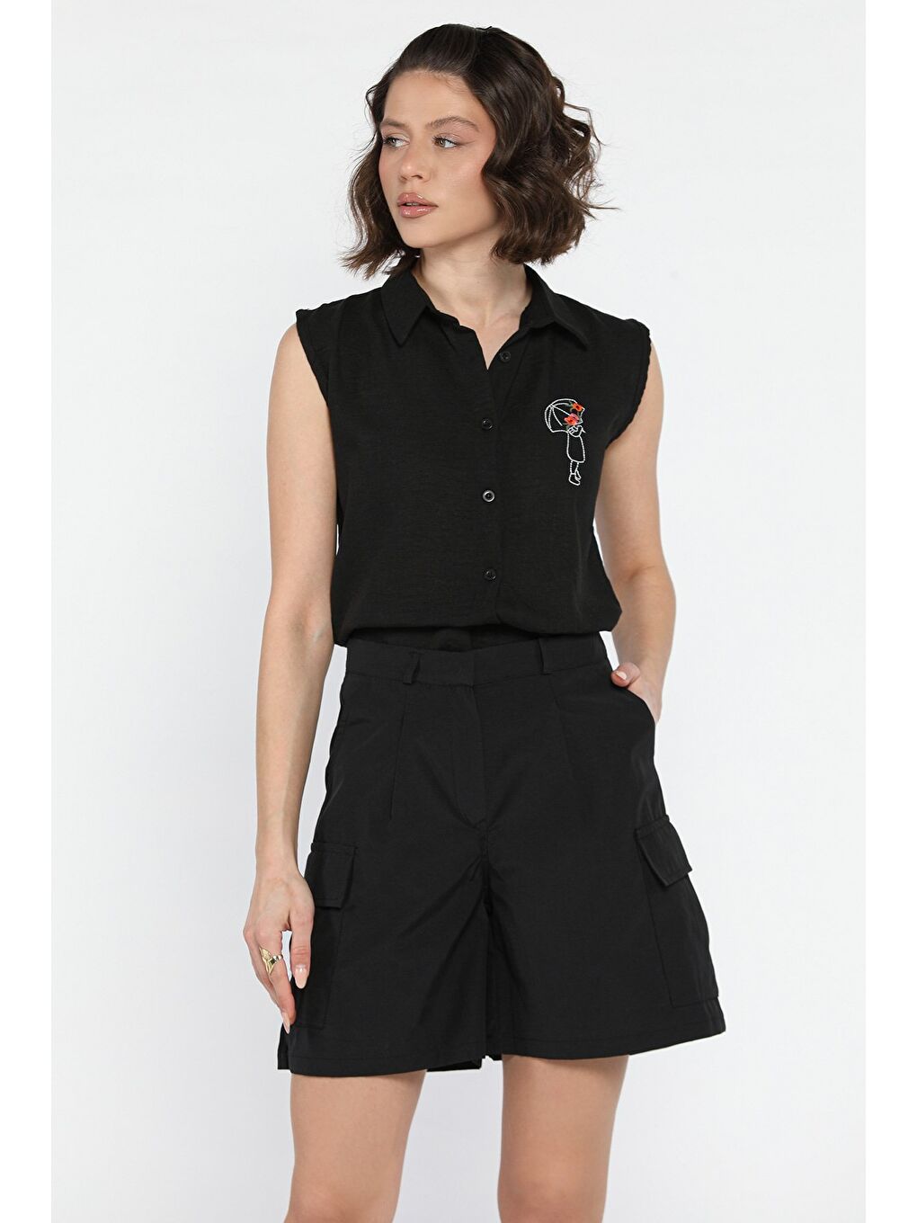 Siyah Kadın Yüksek Bel Kargo Cepli Şort-1