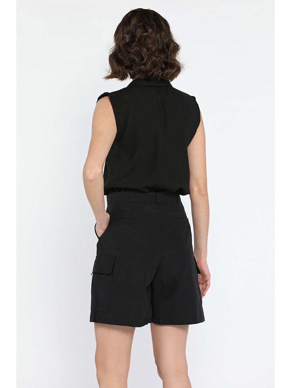 Siyah Kadın Yüksek Bel Kargo Cepli Şort-2