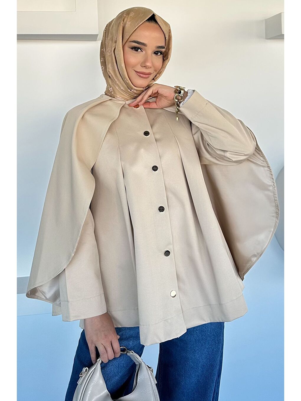 Bej Ön Çıtçıtlı Pelerinli Tesettür Ceket-5
