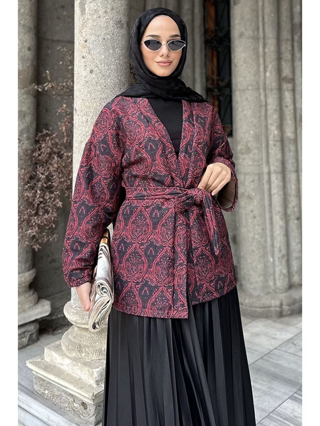 Bordo Kuşaklı Etnik Desen Kapitoneli Tesettür Ceket-1