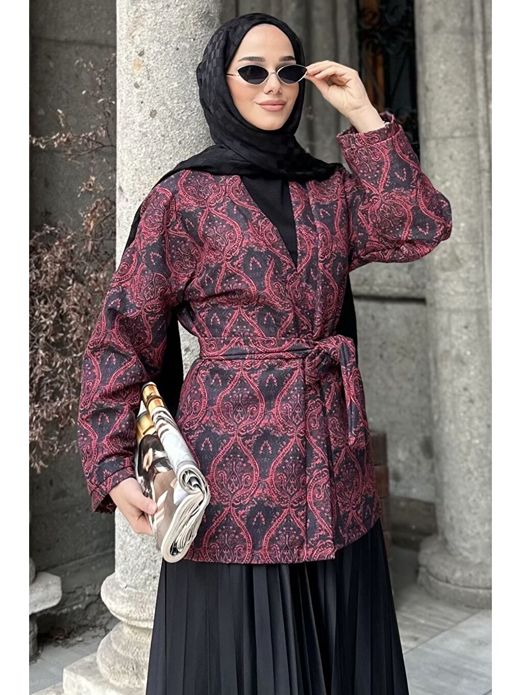 Bordo Kuşaklı Etnik Desen Kapitoneli Tesettür Ceket-3