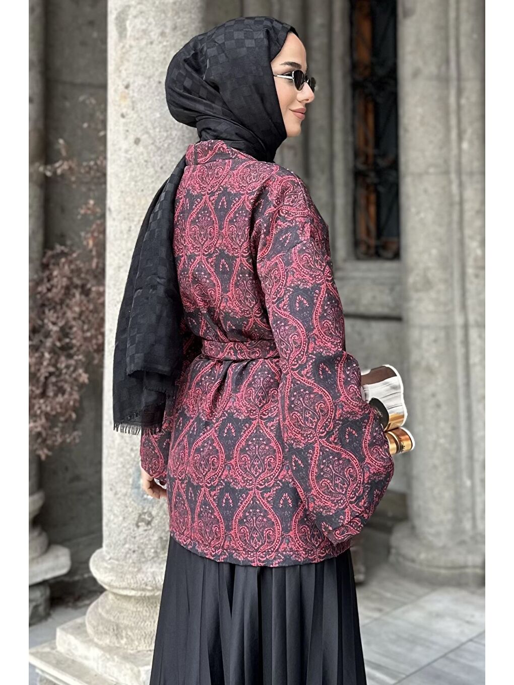 Bordo Kuşaklı Etnik Desen Kapitoneli Tesettür Ceket-4