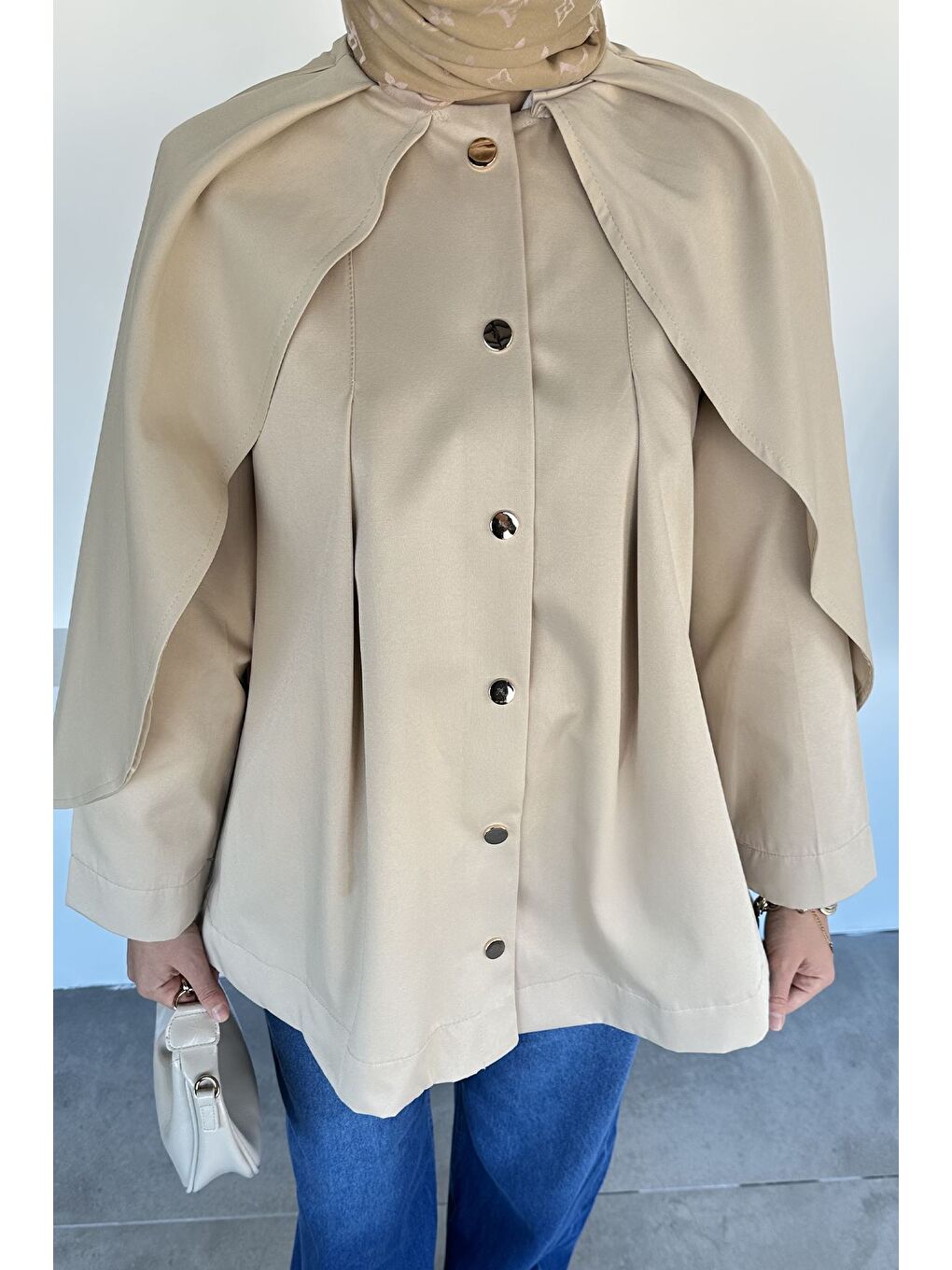 Bej Ön Çıtçıtlı Pelerinli Tesettür Ceket-10