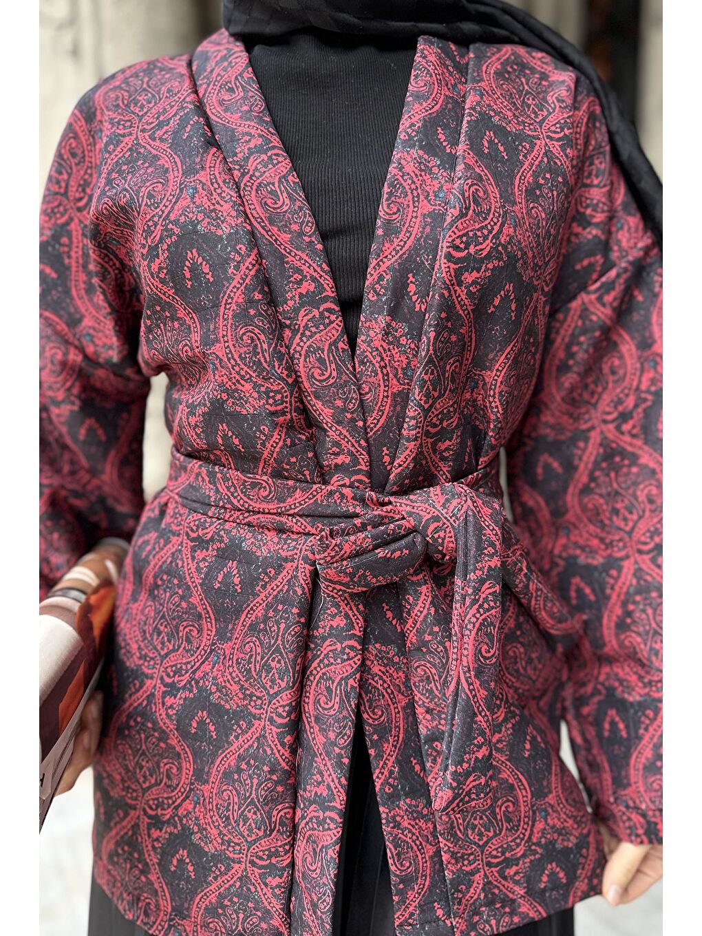 Bordo Kuşaklı Etnik Desen Kapitoneli Tesettür Ceket-7