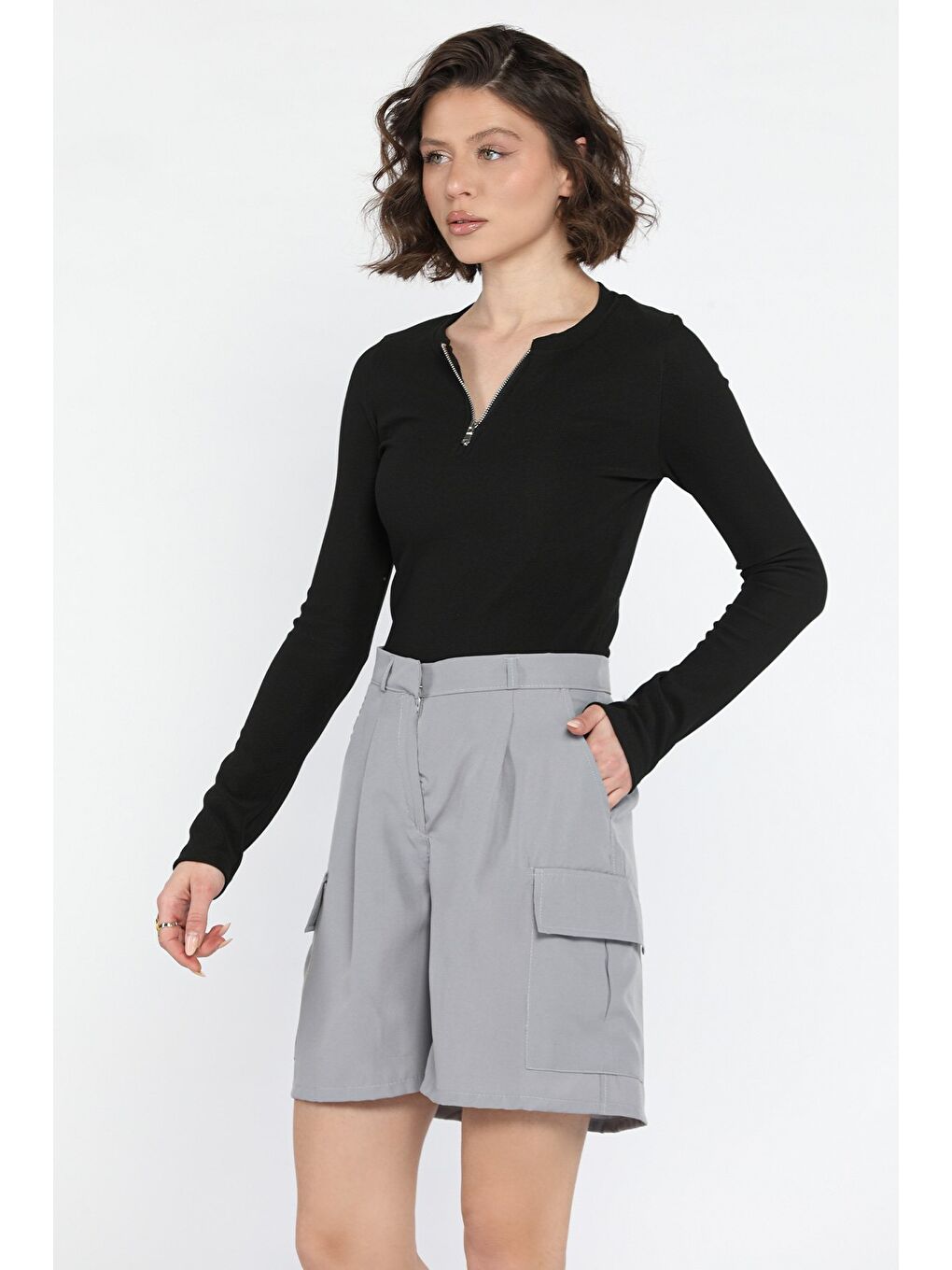 Gri Kadın Yüksek Bel Kargo Cepli Şort-1