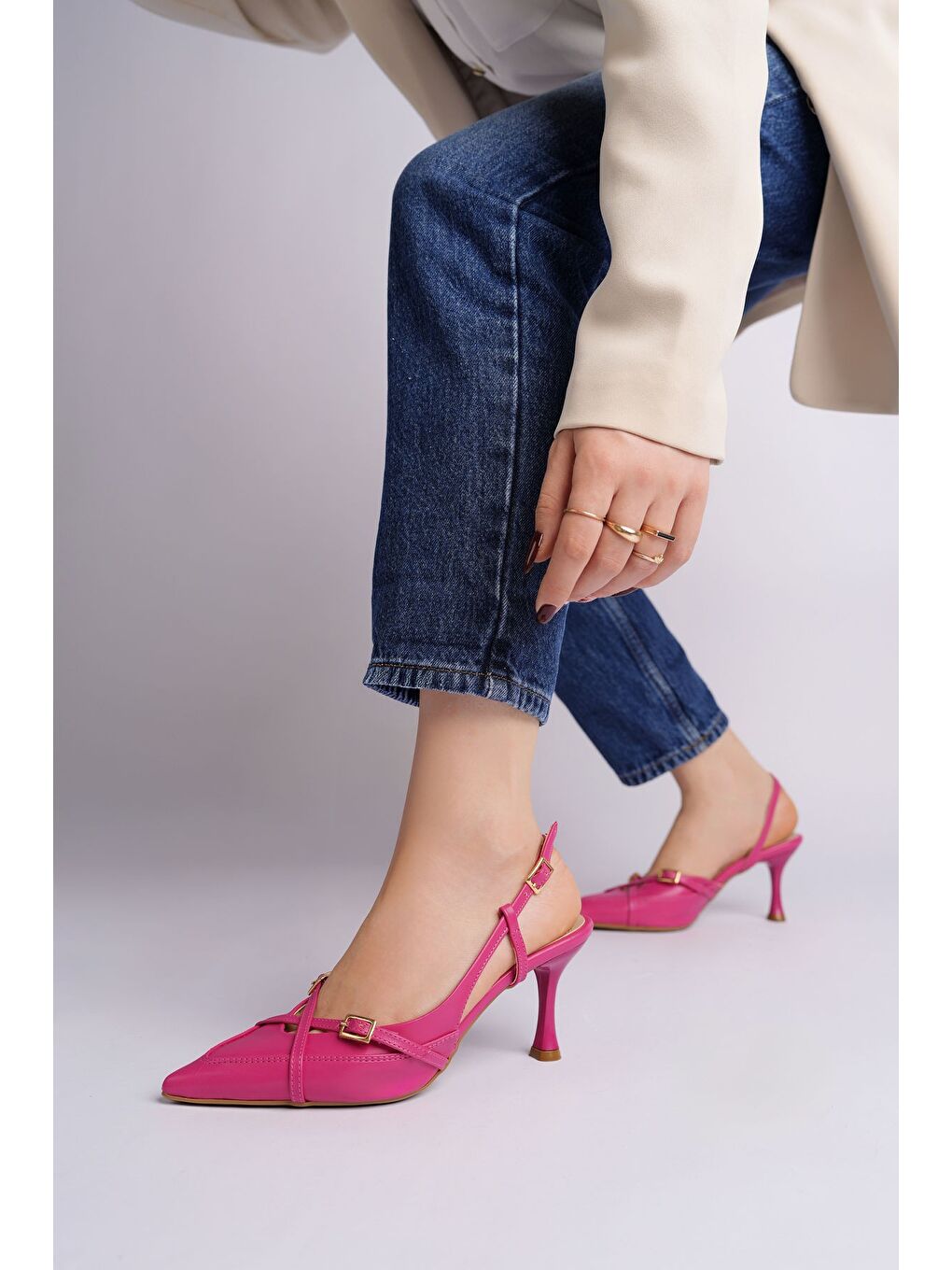 Fuşya İCONS Sivri Burun Arkası Açık Kemer Detaylı İki Bantlı Kadın Topuklu Ayakkabı