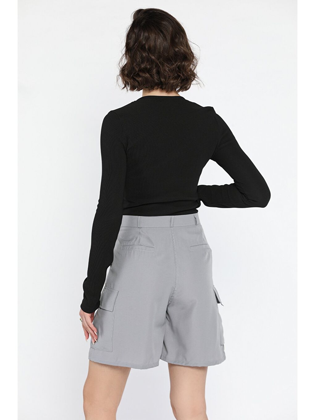 Gri Kadın Yüksek Bel Kargo Cepli Şort-2