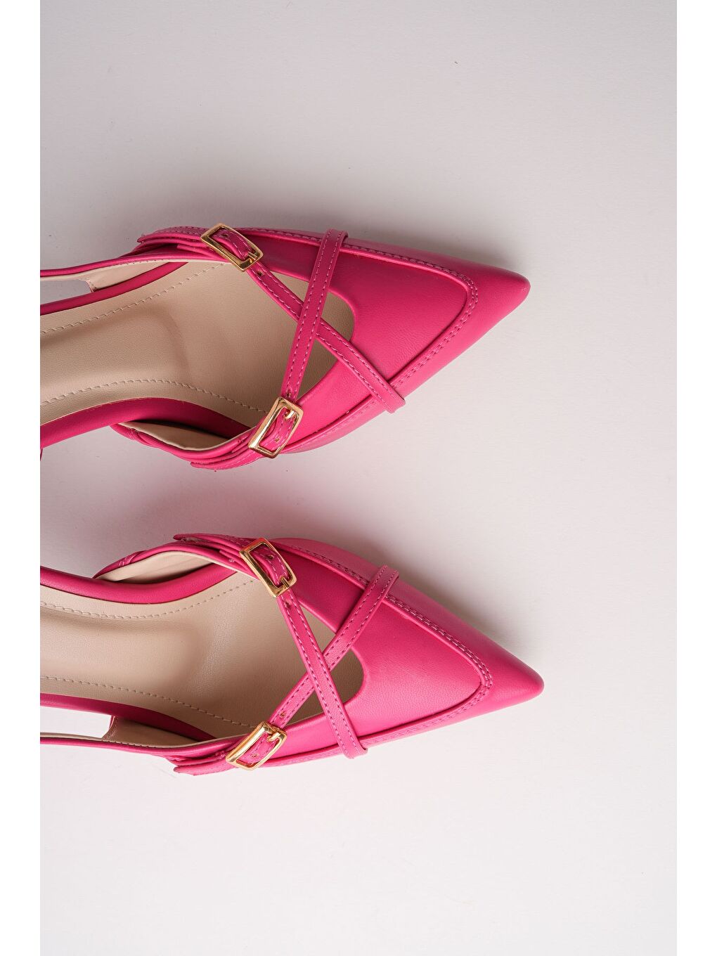 Fuşya İCONS Sivri Burun Arkası Açık Kemer Detaylı İki Bantlı Kadın Topuklu Ayakkabı-6