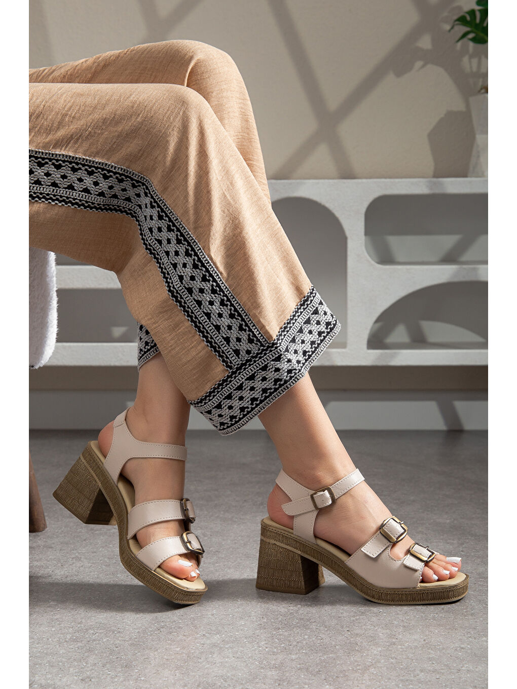 Bej Vados Günlük Ortopedik Klasik Topuklu  Kadın Ayakkabı-2