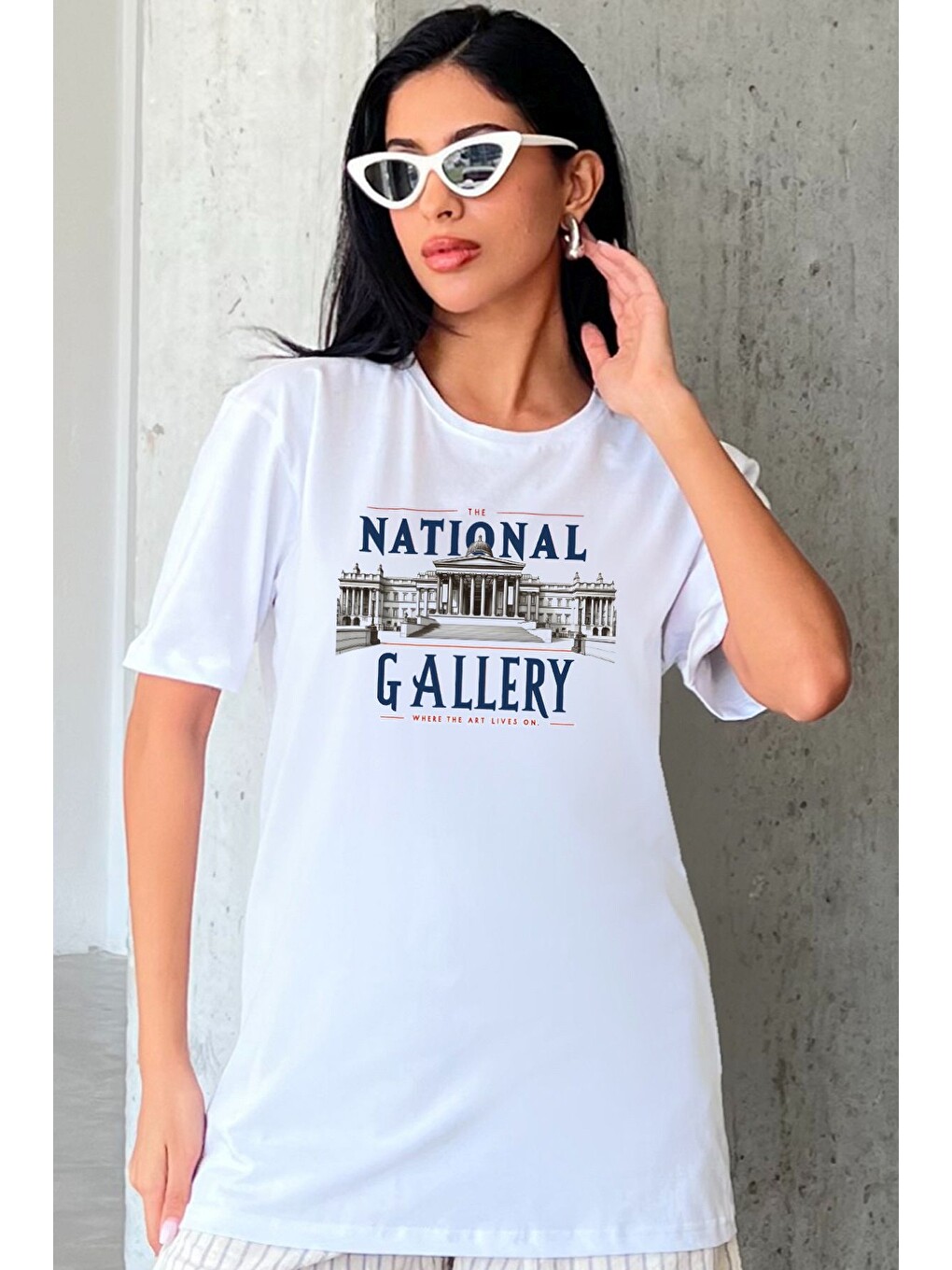 Beyaz National Gallery Baskılı Yapay Zeka Tasarımı Penye Oversize %100 Pamuk Kadın Tişört @BlahxAi