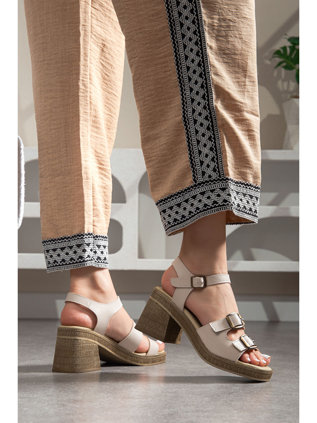 Bej Vados Günlük Ortopedik Klasik Topuklu  Kadın Ayakkabı-3