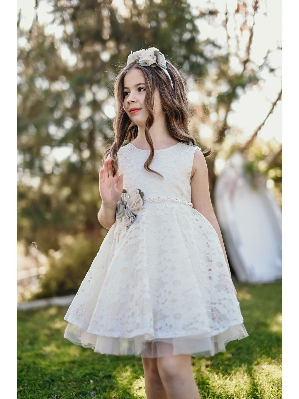 Ekru Kız Çocuk İşleme Kemerli Sırtı Çiçek Detaylı Dantel Elbise-1