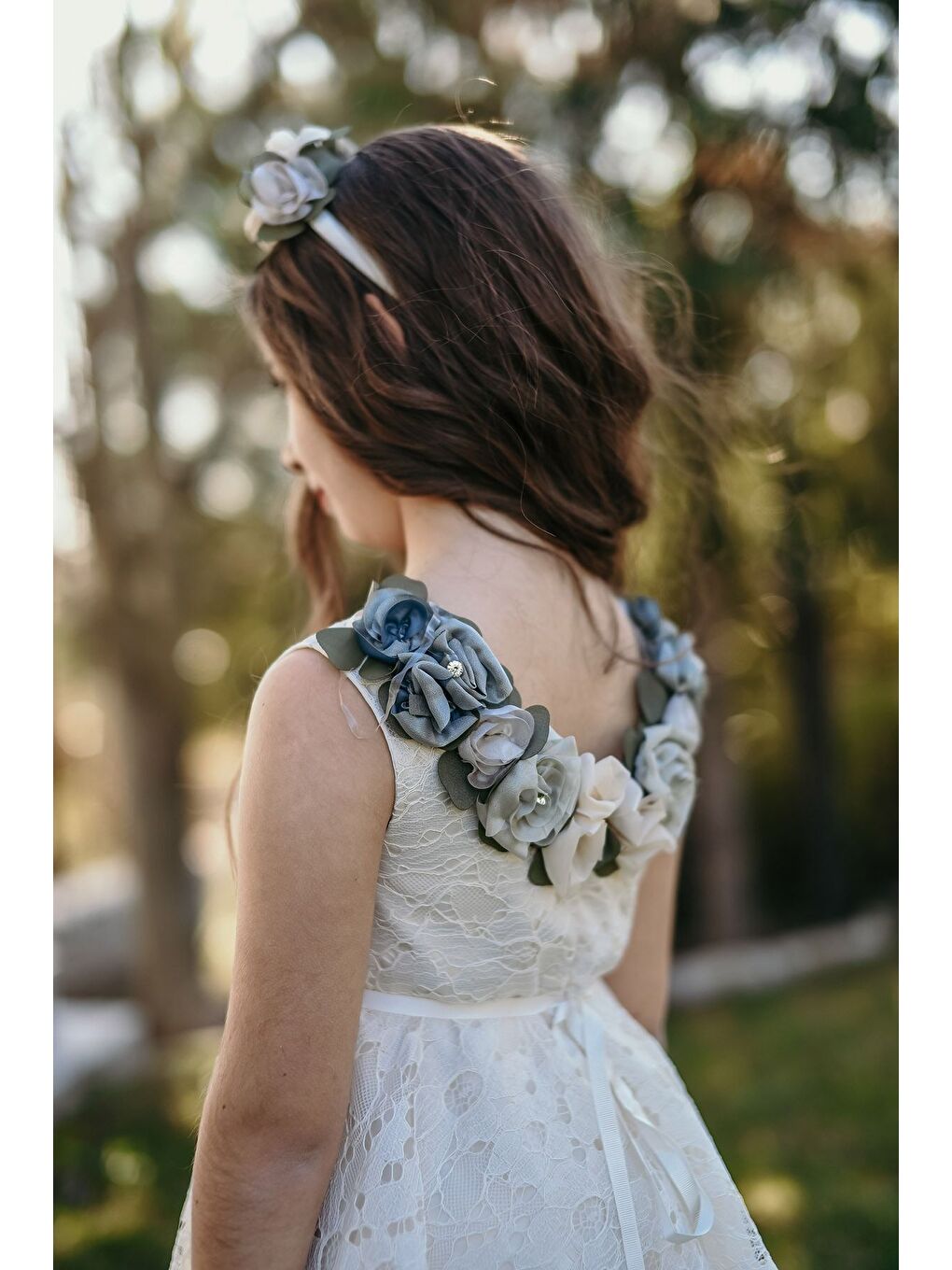 Ekru Kız Çocuk İşleme Kemerli Sırtı Çiçek Detaylı Dantel Elbise-4