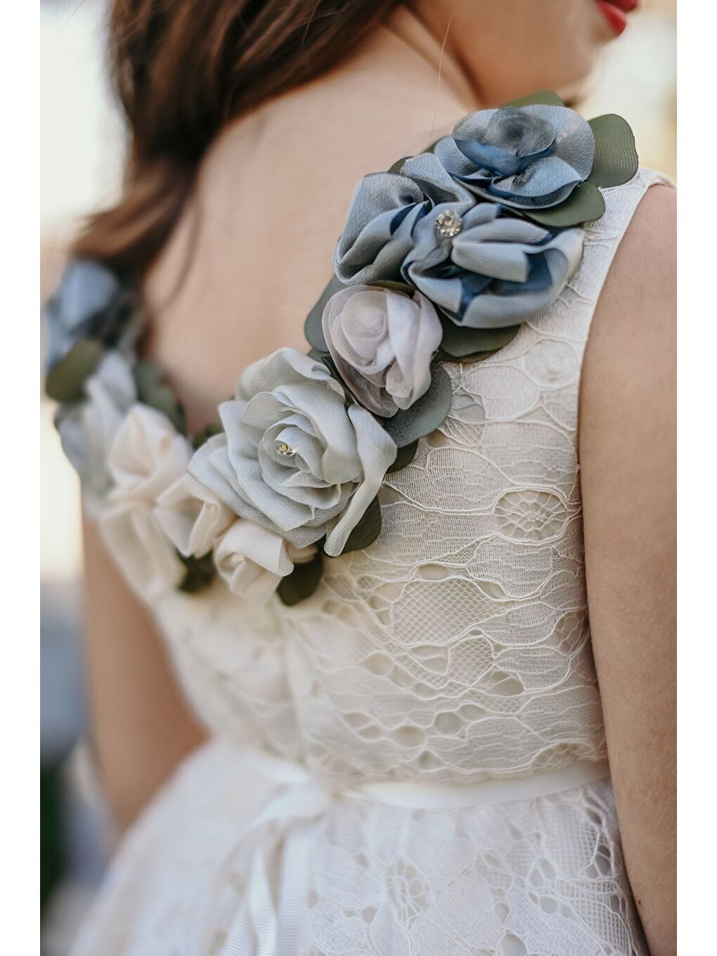 Ekru Kız Çocuk İşleme Kemerli Sırtı Çiçek Detaylı Dantel Elbise-5