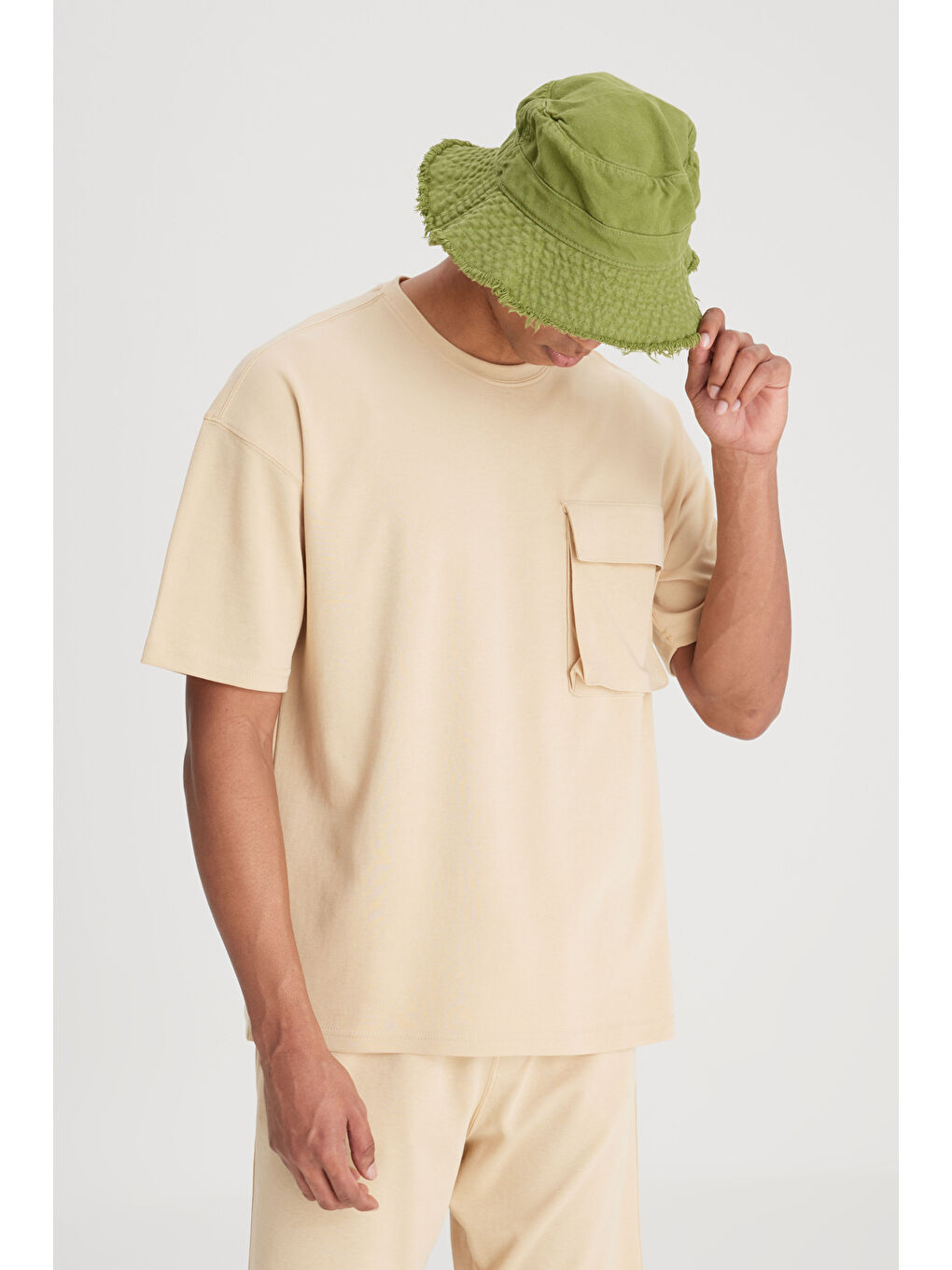 Loose Fit Rahat Kesim Bisiklet Yaka Bej Tişört-2