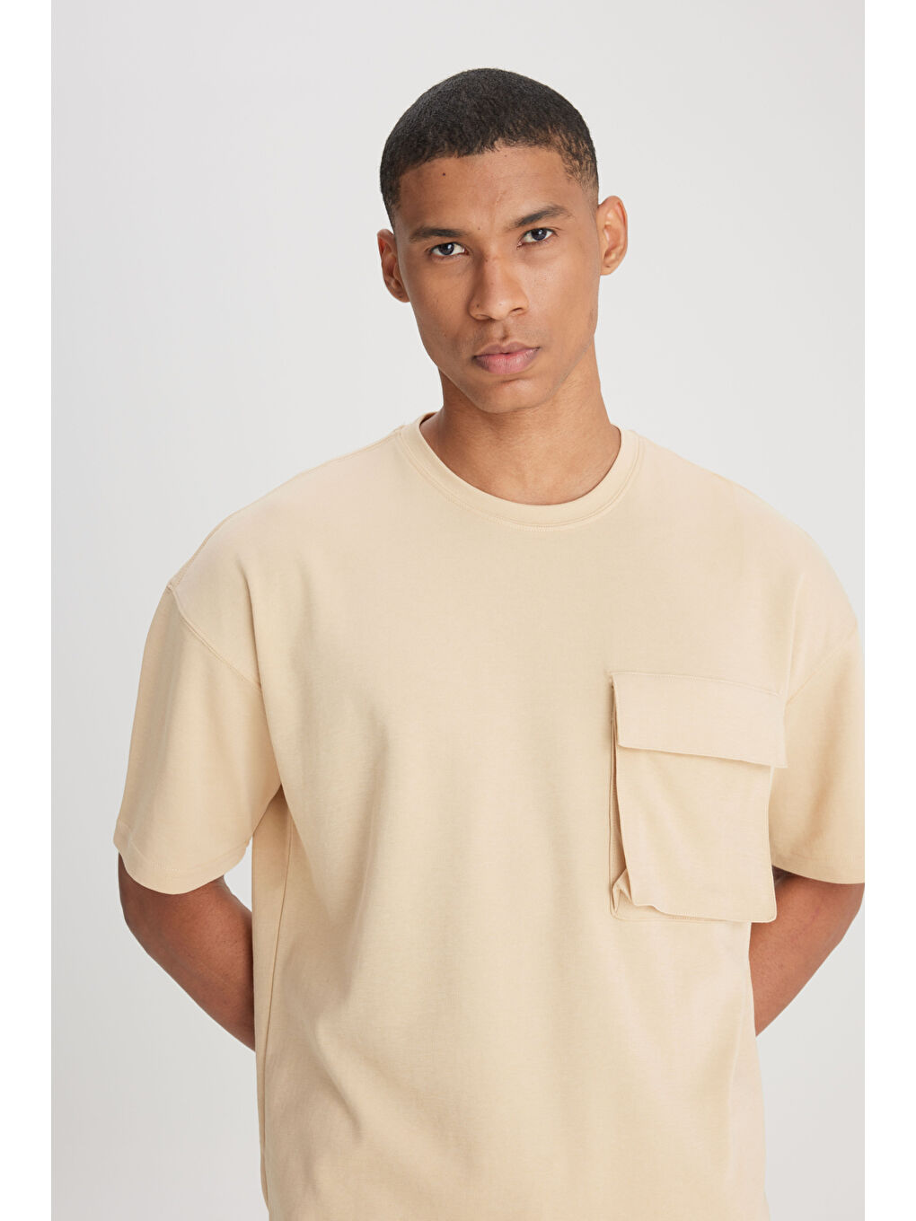 Loose Fit Rahat Kesim Bisiklet Yaka Bej Tişört-4