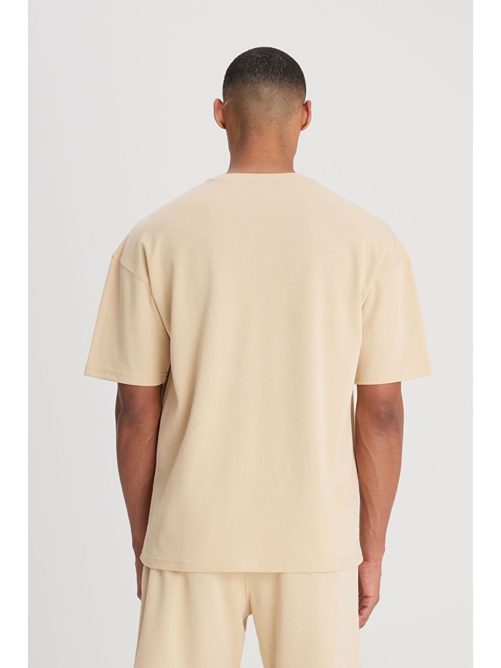 Loose Fit Rahat Kesim Bisiklet Yaka Bej Tişört-5