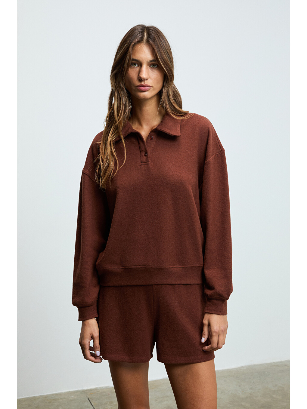 Sılken Kadın Yumuşak Ve Esnek Kumaşlı Polo Yakalı Kahverengi Sweatshirt-1