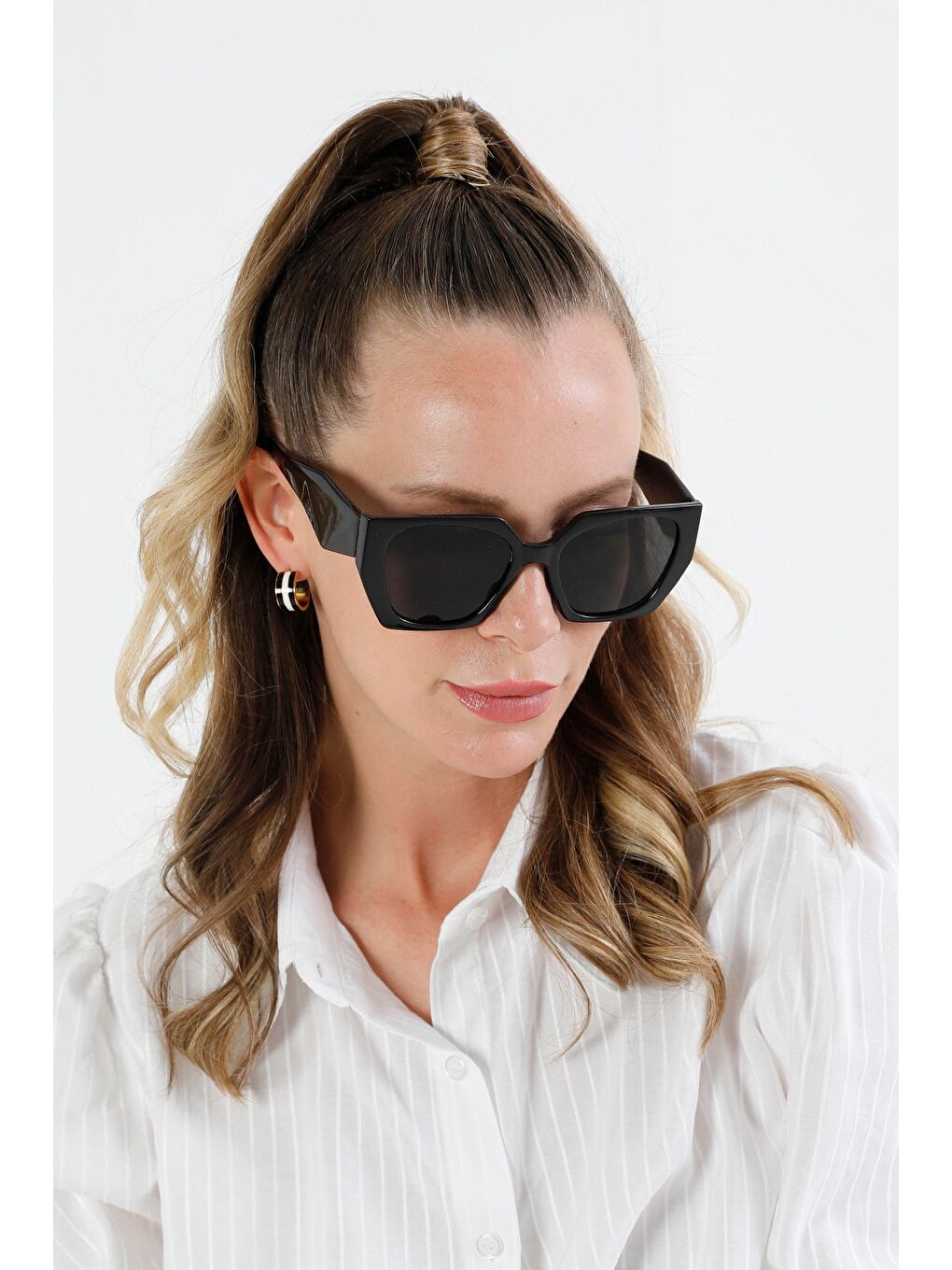 Siyah Altıgen Çerçeveli Güneş Gözlüğü-1