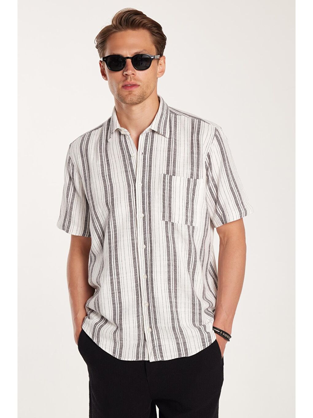 Karışık Erkek Regular Fit Klasik Kesim %100 Pamuk Keten Doku Tek Cepli Çizgili Kısa Kollu Gömlek-1