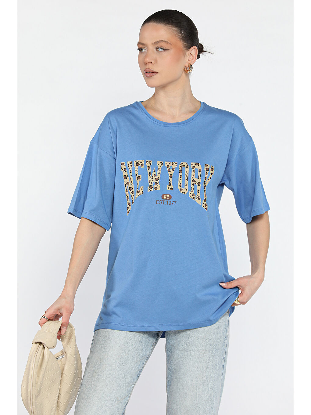 İndigo Ön Leopar Desenli Yazı Baskılı Kadın Bisiklet Yaka Tişört