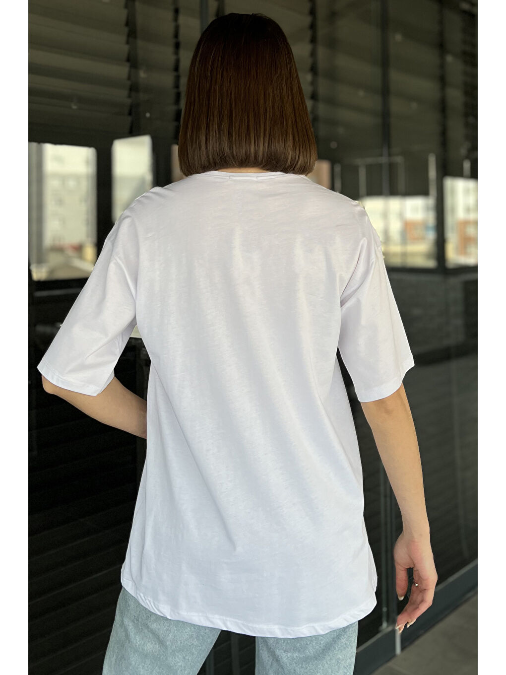 Beyaz Ön Leopar Desenli Yazı Baskılı Kadın Bisiklet Yaka Tişört-2