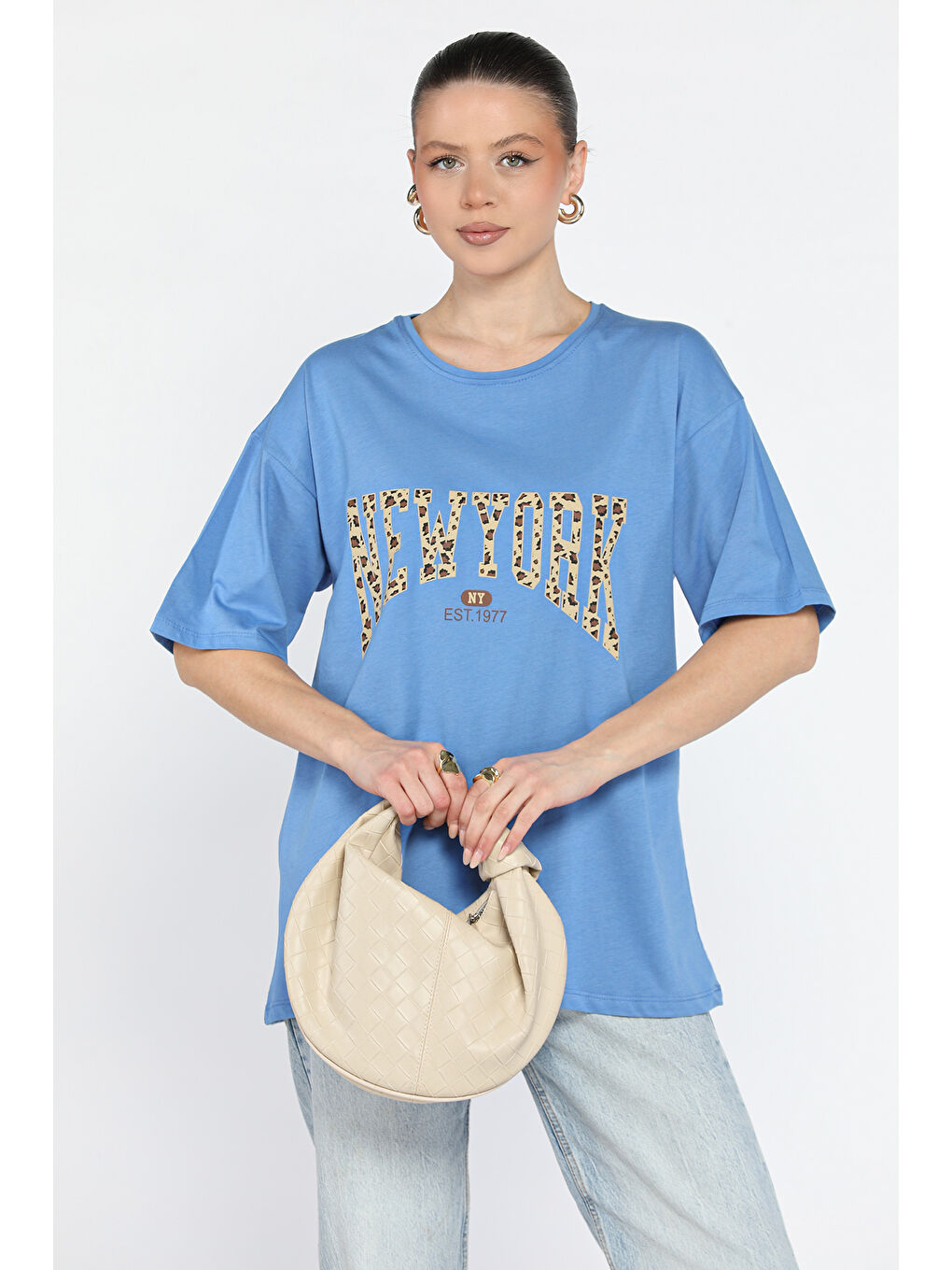 İndigo Ön Leopar Desenli Yazı Baskılı Kadın Bisiklet Yaka Tişört-1