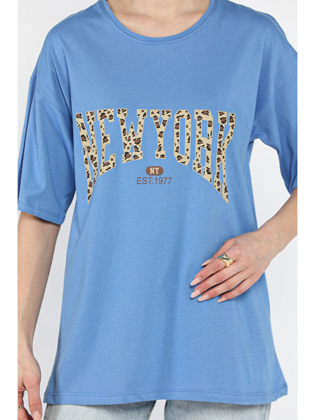 İndigo Ön Leopar Desenli Yazı Baskılı Kadın Bisiklet Yaka Tişört-3