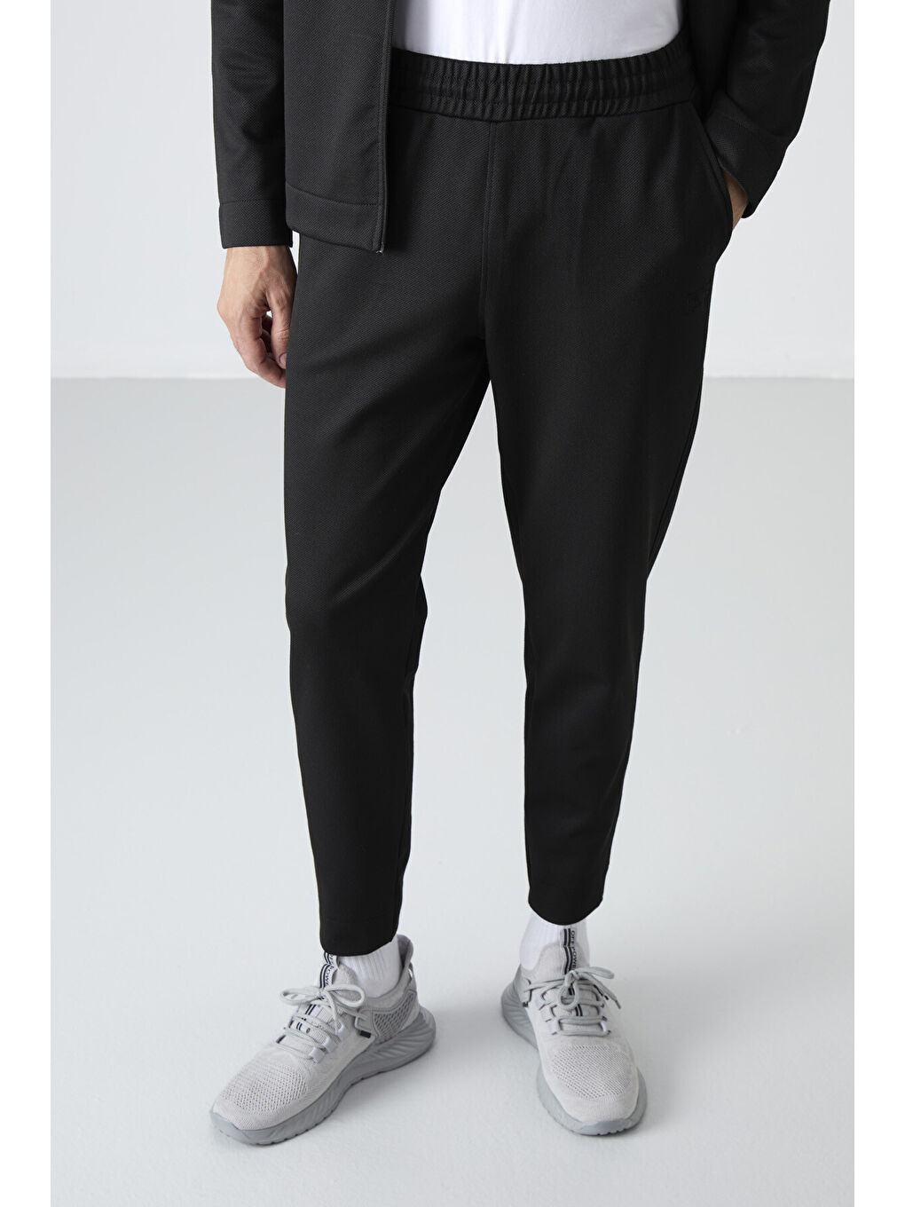 Siyah Dik Yaka Gizli Cep Detaylı Standart Kalıp Erkek Eşofman Takım - 85209-2